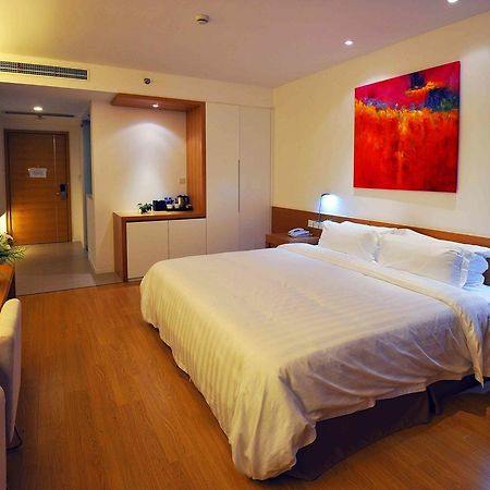 Wisdom Hotel Shanghai Exterior photo